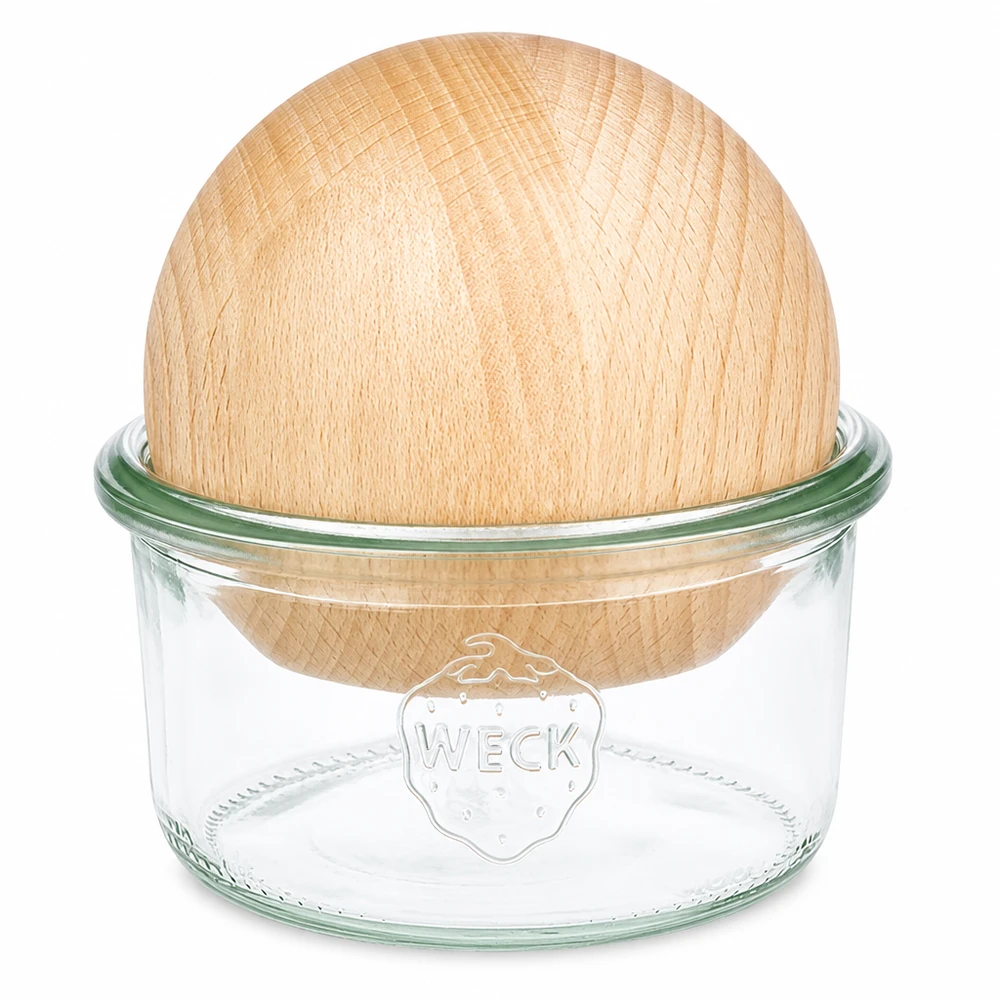 Copos WECK 165ml RR80 com bola de faia Tampa de madeira em madeira natural sobre fundo branco