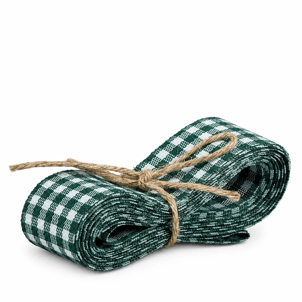 Fita de tecido verde/branca para decoração, 300 cm Fita de tecido axadrezado verde e branco de 300 cm atada com fita de juta como fita decorativa sobre um fundo branco