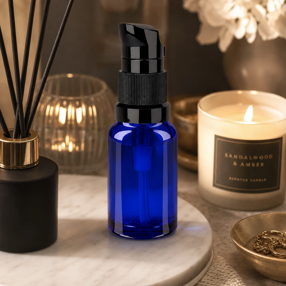Frasco doseador de 10 ml preto com tampa standard BlueLine UT18/10 Frasco doseador elegante de 10 ml em azul-cobalto com doseador preto mate STD BlueLine UT18/10