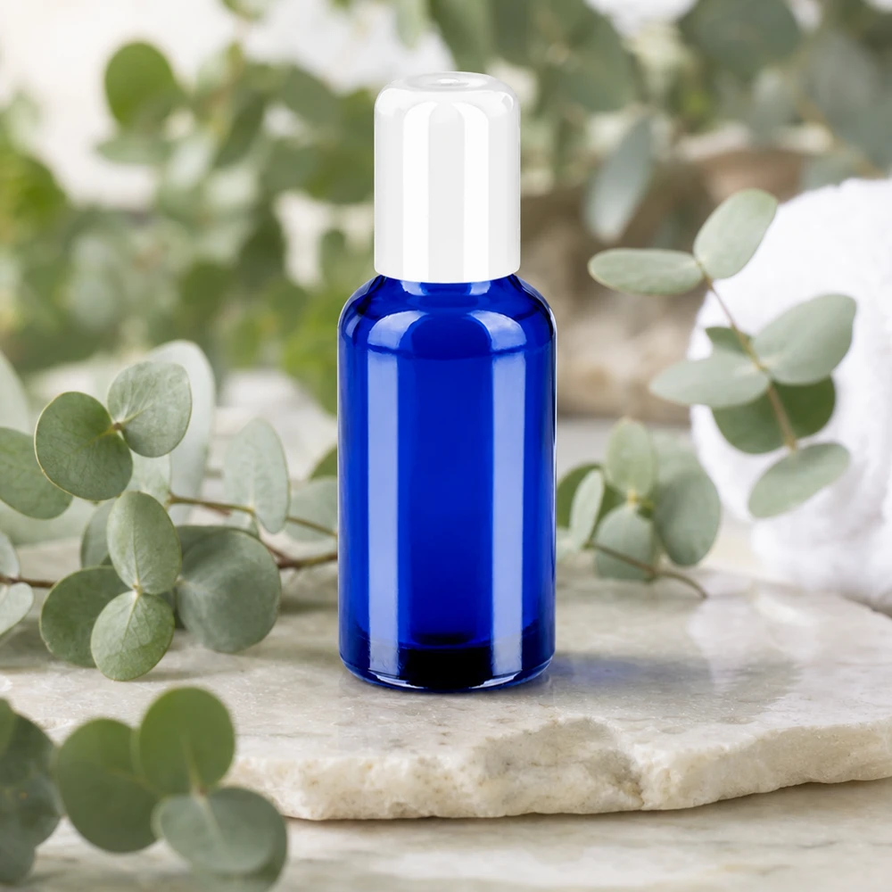 Frasco roll-on de 30ml branco com tampa standard BlueLine UT18/30 Frasco de vidro de alta qualidade de 30 ml com tampa de enrolar em elegante azul-cobalto para uma dosagem precisa