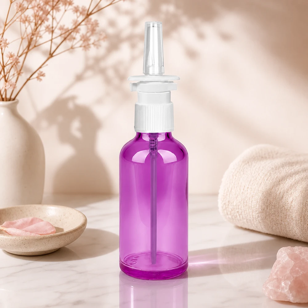 Frasco de spray nasal de 50 ml branco/transparente padrão PurpleLine. UT18/50 Frasco de spray nasal de 50 ml de alta qualidade com acabamento violeta transparente e sistema de pulverização profissional