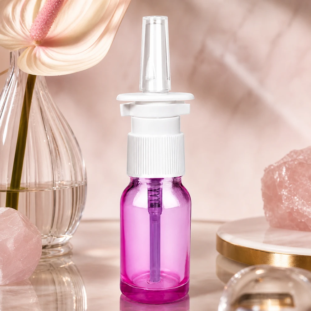 Frasco de spray nasal de 10 ml branco/transparente standard PurpleLine. UT18/10 Frasco de spray nasal elegante de 10 ml em luz púrpura com cabeça de spray branca para uma dosagem precisa