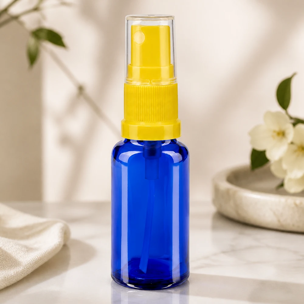 Frasco pulverizador compacto de farmácia, de 20 ml, em vidro azul, com cabeça de bomba amarela e tampa transparente