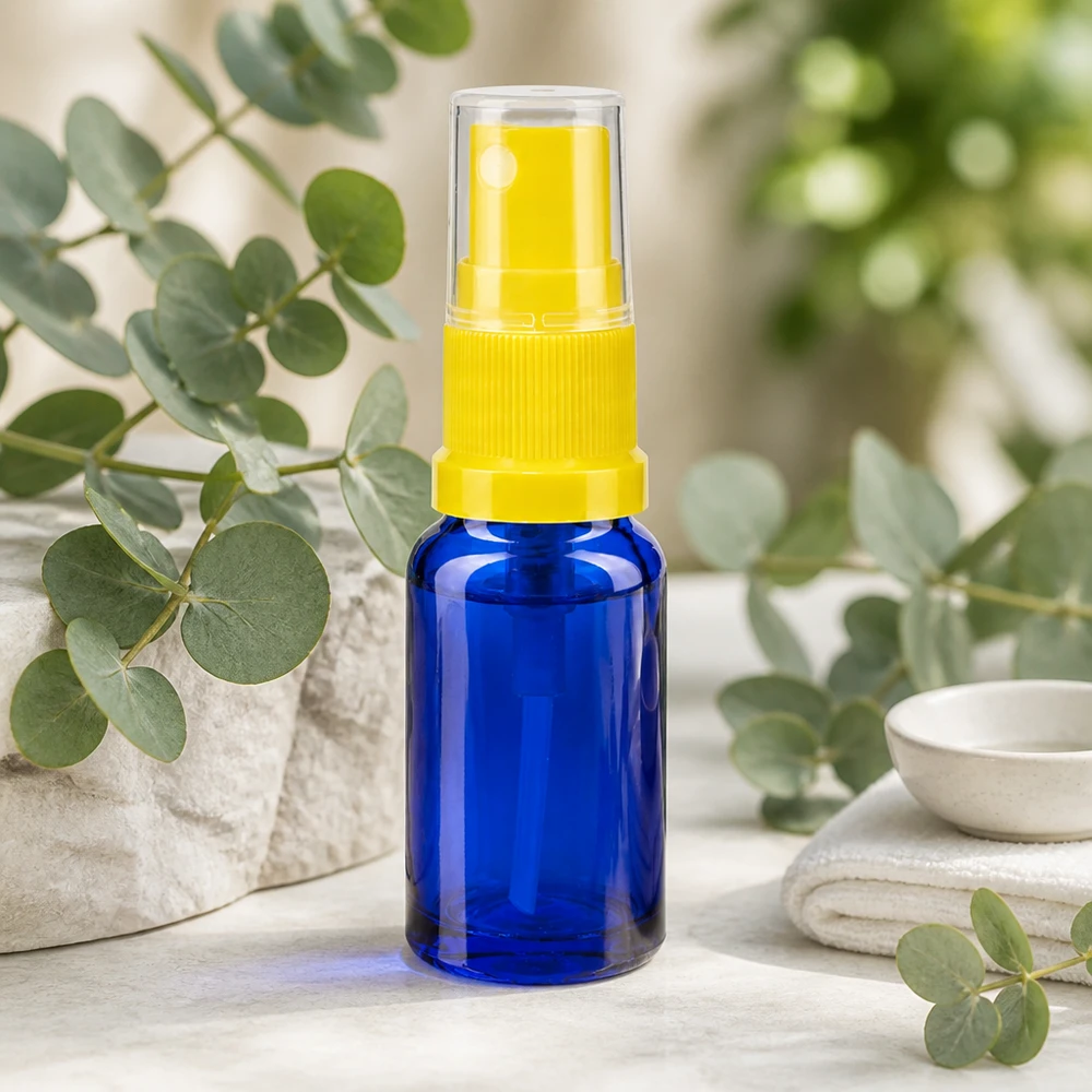 Apothekenflasche blau 30ml Sprayaufsatz gelb Frasco de vidro azul de 30 ml para farmácia, com pulverizador amarelo e tampa protetora transparente