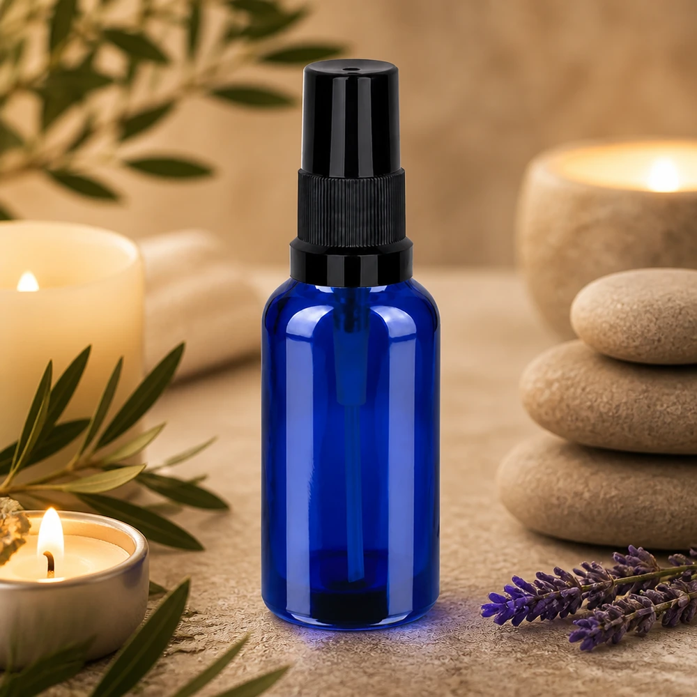 Frasco de spray compacto de 30 ml em vidro azul com cabeça de spray preta ergonómica