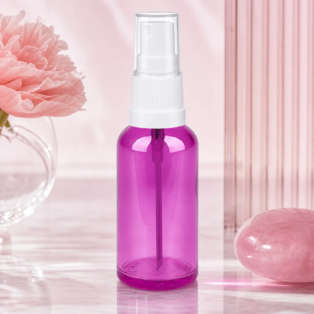 Frasco de spray de 50 ml branco/transparente Standard PurpleLine UT18/50 Frasco de 50 ml com atomizador em roxo transparente ideal para tónico facial e tónico