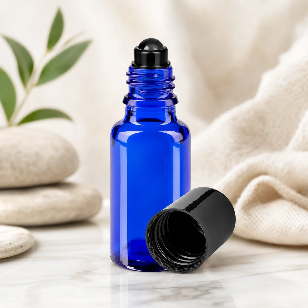 Frasco de vidro de farmácia azul de 20 ml, tipo roll-on, modelo STD, com aplicador esférico preto, aberto