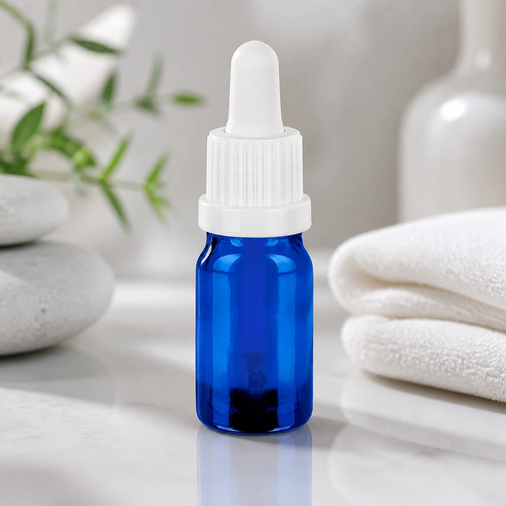 Frasco de pipeta compacto de 5 ml com tampa branca com ranhuras para um manuseamento seguro e uma aplicação precisa