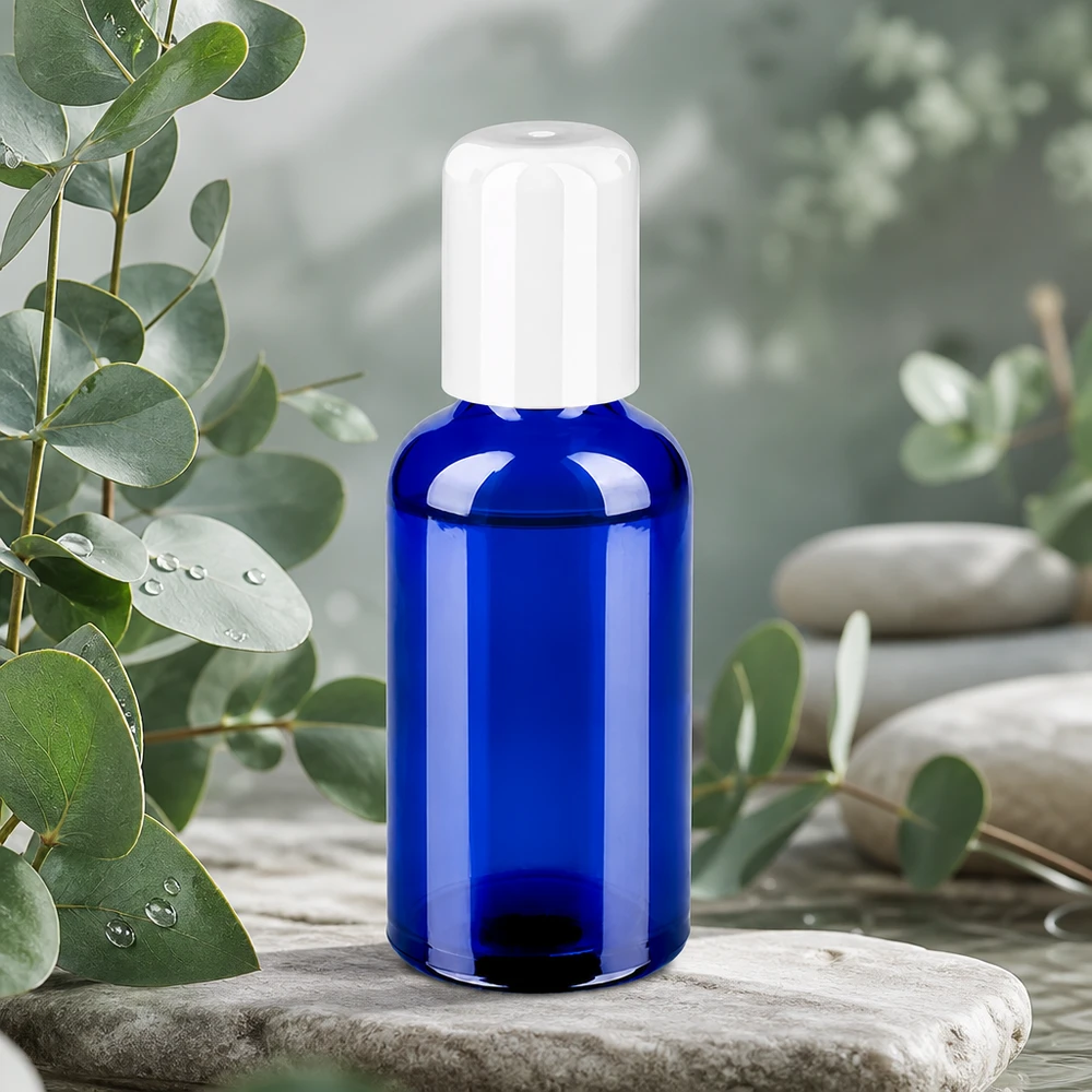 Frasco roll-on de 50 ml em vidro de alta qualidade em azul intenso com uma prática tampa esférica