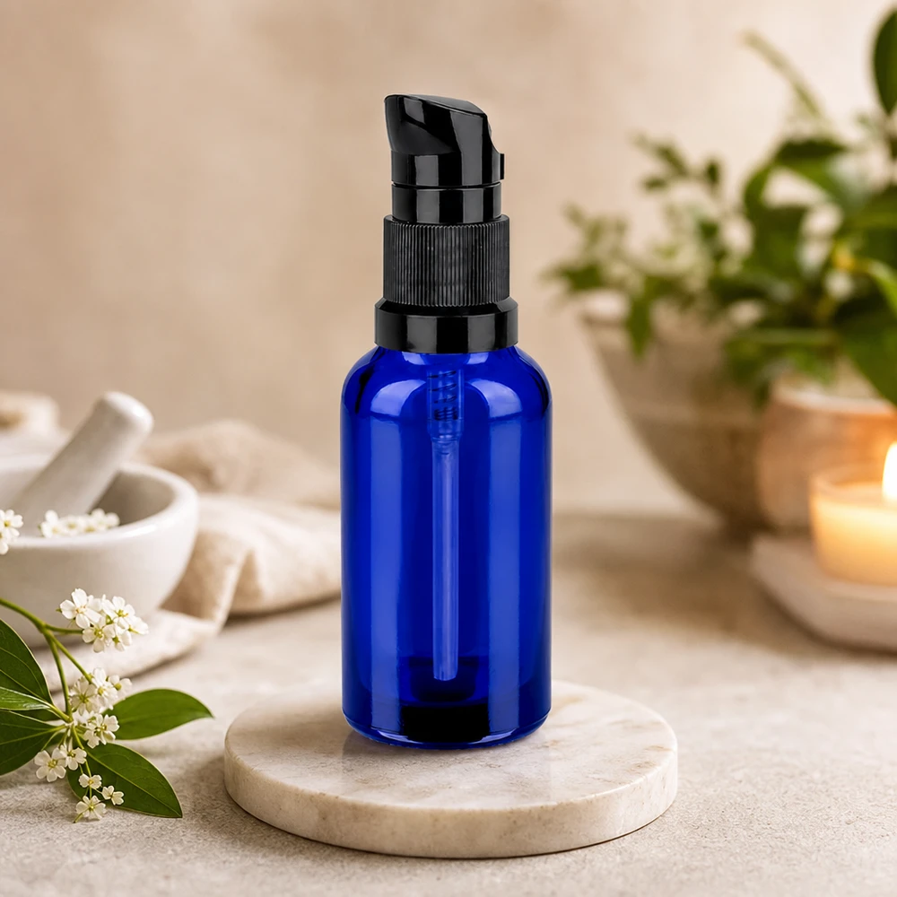 Frasco doseador premium de 30 ml em azul-cobalto com doseador ergonómico para uma aplicação fácil