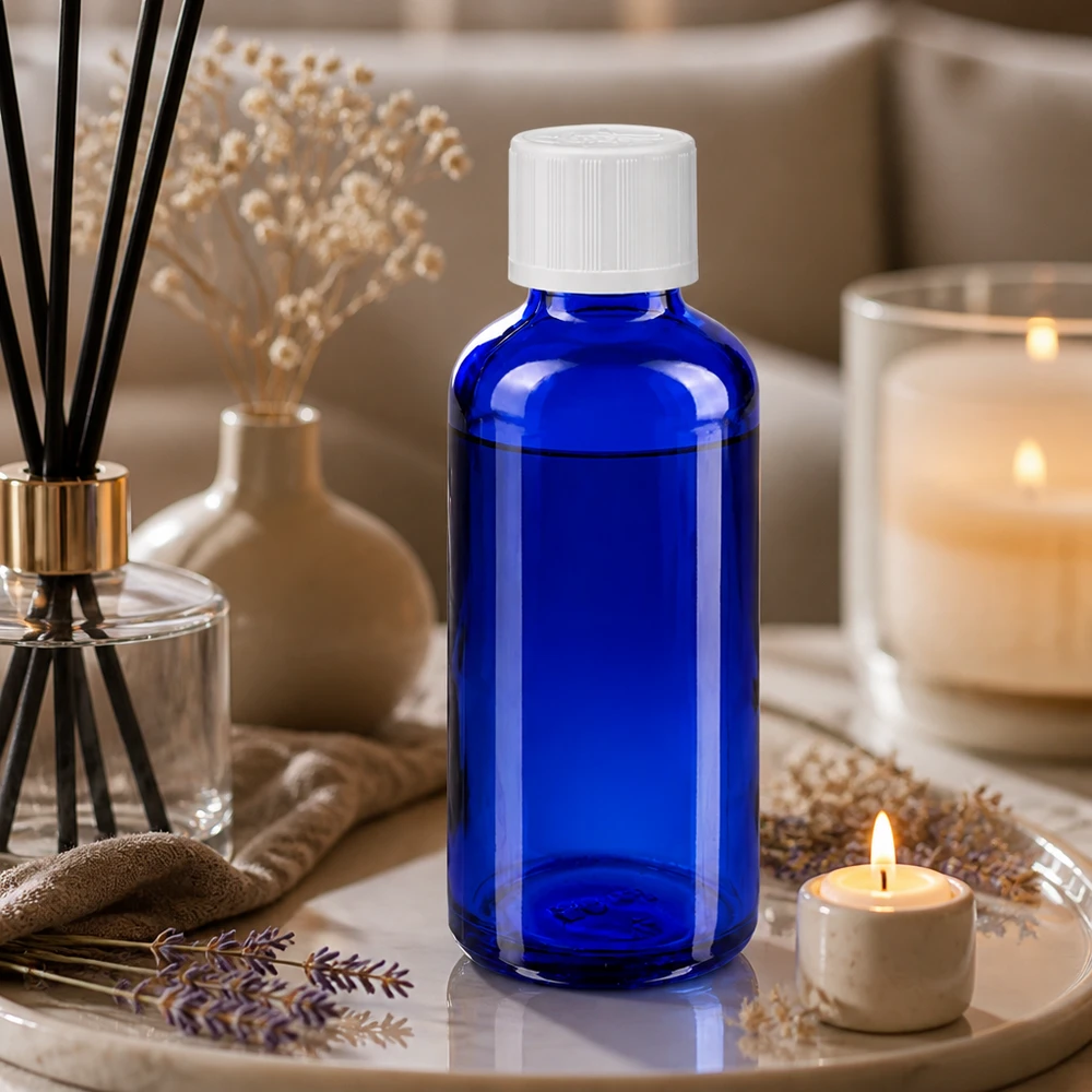 Frasco de farmácia azul 50ml tampa conta-gotas branco padrão resistente a crianças Frasco conta-gotas de 50 ml em vidro farmacêutico azul cobalto com tampa branca com segurança para crianças, num ambiente de bem-estar