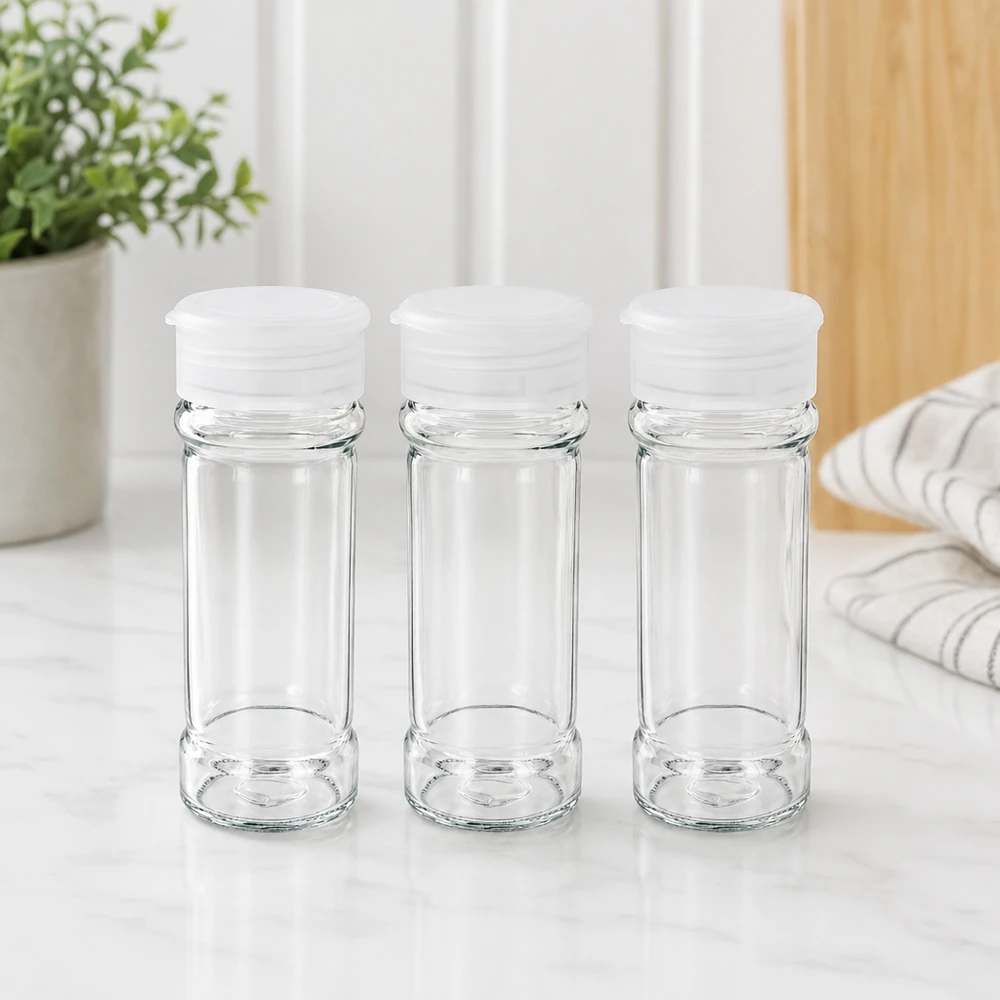 Frasco para sal/especiarias de 100 ml com espalhador, branco Três frascos de especiarias de vidro transparente vazios, de 100 ml, com tampas brancas com bico dosador, sobre uma superfície de mármore
