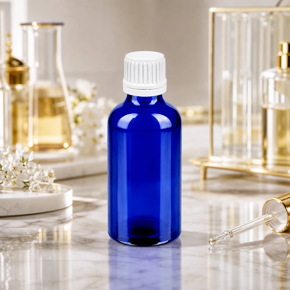 Frasco de 50ml com tampa de rosca de 11mm branca inviolável BlueLine UT18/50 Frasco boticário de 50 ml em vidro azul com tampa branca com conta-gotas para uma dosagem precisa
