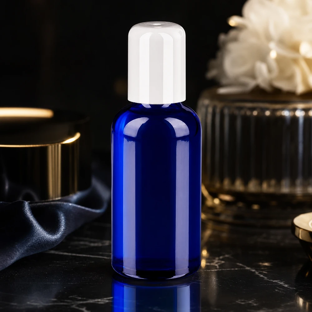 Frasco roll-on elegante de 50 ml em azul brilhante com tampa branca para uma apresentação elegante do produto