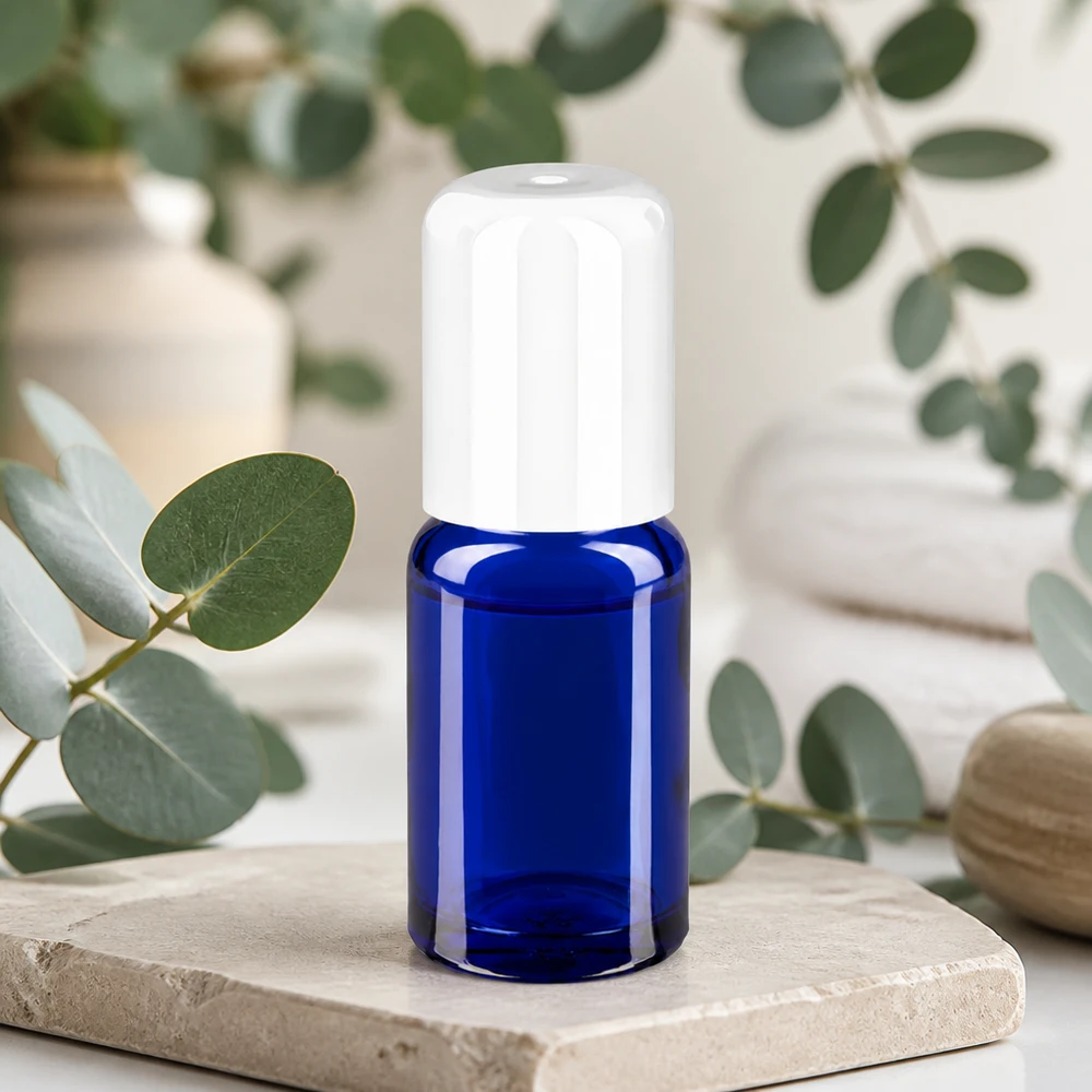 Frasco roll-on compacto de 10 ml em azul elegante, ideal para aromaterapia e cosmética natural