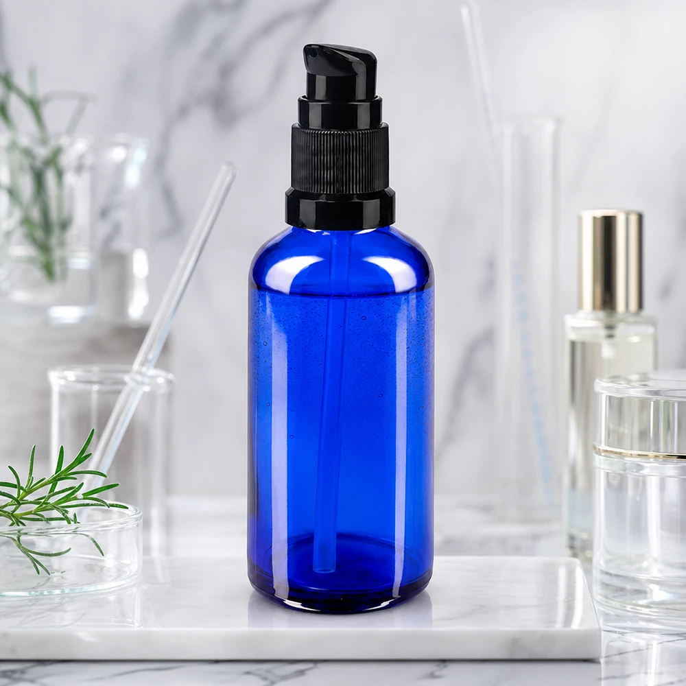 Frasco de farmácia azul 50ml tampa da bomba preto padrão Frasco de vidro farmacêutico cilíndrico de 50 ml, na cor azul, com bico dosador preto