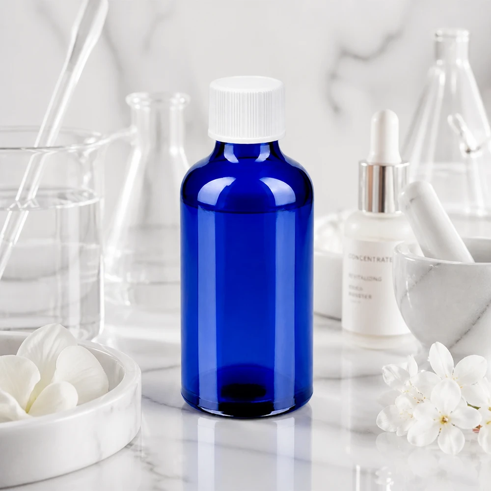 Frasco de laboratório compacto de 50 ml em azul-cobalto elegante com uma prática tampa branca