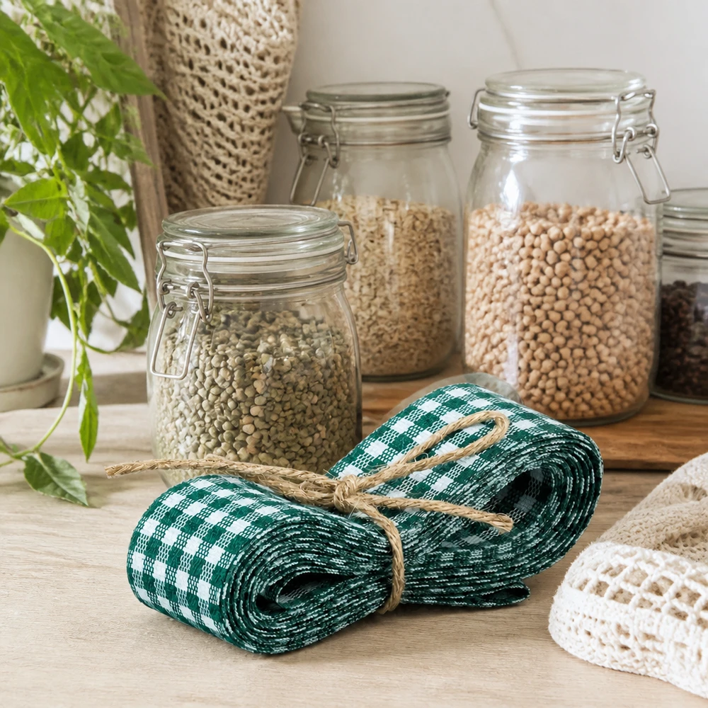 Fita de tecido verde/branca para decoração, 300 cm Grün-weißes Stoffband 300cm als Deko-Element mit Vorratsgläsern Hülsenfrüchten und nachhaltigen Textilien arrangiert