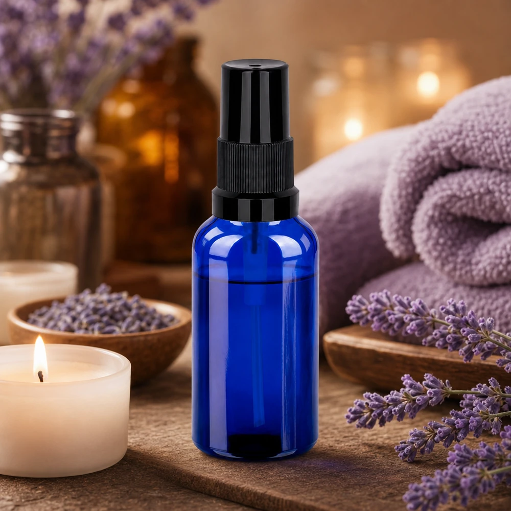 Frasco de spray pequeno de 30 ml em azul com acessório de spray preto para cosméticos e produtos de cuidado DIY