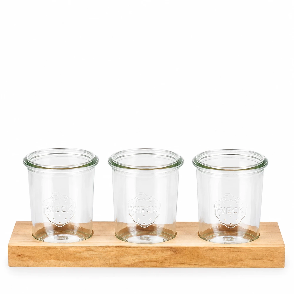 Tábua de servir em madeira Plano3 com três copos Weck de 160 ml para molhos, condimentos e snacks
