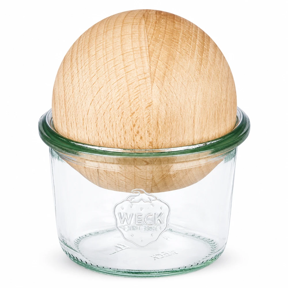Copos WECK 80ml RR60 com tampa esférica em madeira de faia sobre fundo branco